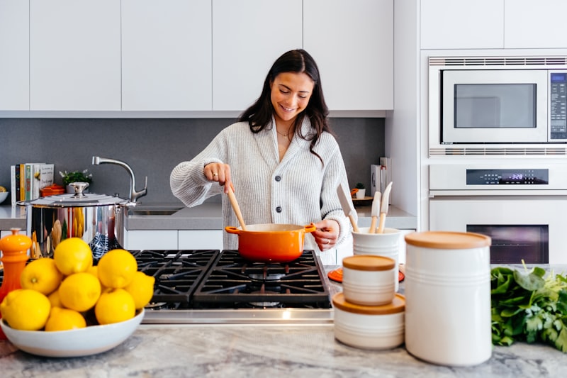 Modern kitchen cookware display
